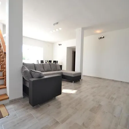 In With Private Pool Zadar