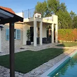 In With Private Pool Vakantiehuis