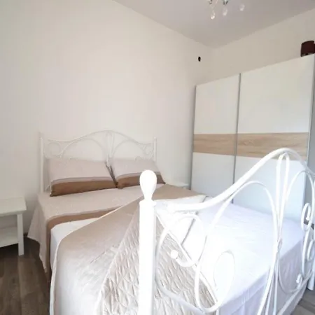 Holiday home Attractive In With Private Swimming Pool Zadar