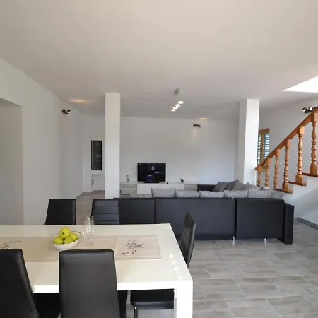 Holiday home Attractive In With Private Swimming Pool Zadar