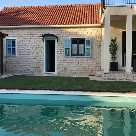 Attractive In With Private Swimming Pool