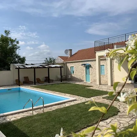 Attractive In With Private Swimming Pool Holiday home *