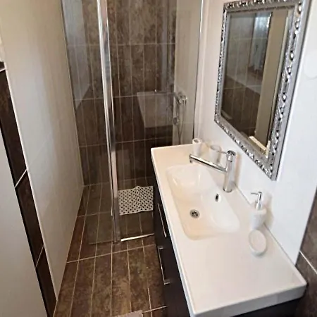 Holiday home Attractive In With Private Swimming Pool Zadar