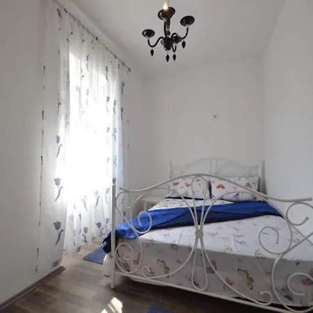 Attractive In With Private Swimming Pool *